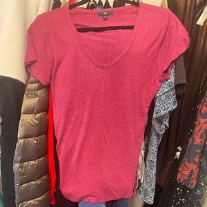 GAP Supersoft Rasberry Heather V-neck Tee Shirt size Medium, NWOT